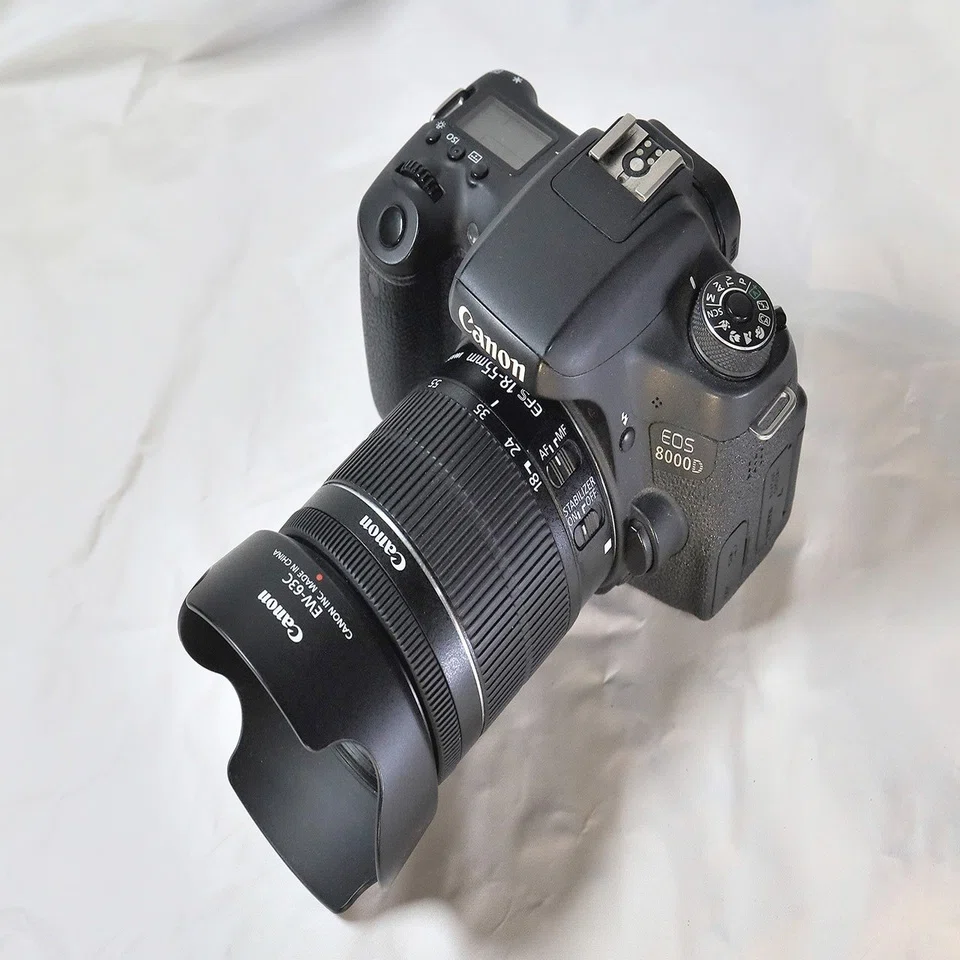 中古】 《良品》 Canon EOS 8000D ダブルズームキット 【55-250mm 