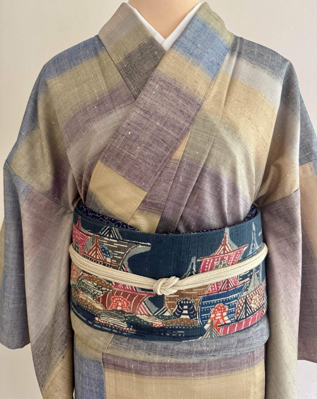 着物リメイク　訪問着　紬地　手描き　草花文　暈し染めから袖なし作務衣 着物リメイク 訪問着 紬地 手描き 草花文 暈し染めから袖なし作