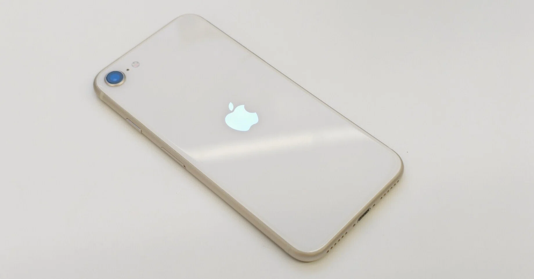 スマートフォン・携帯電話 Apple iPhone SE ホワイト 本体