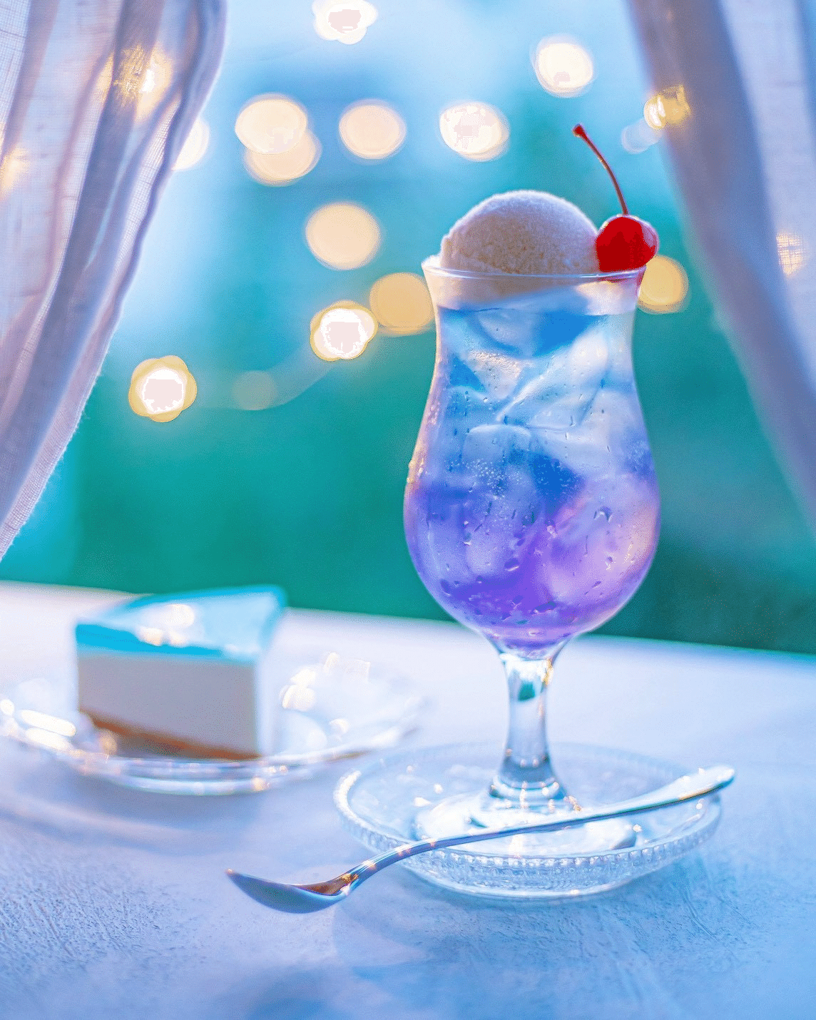 月の見える朝のクリームソーダ Photo by 羅り瑠れ櫓 (@rariozu) · June 24, 2025