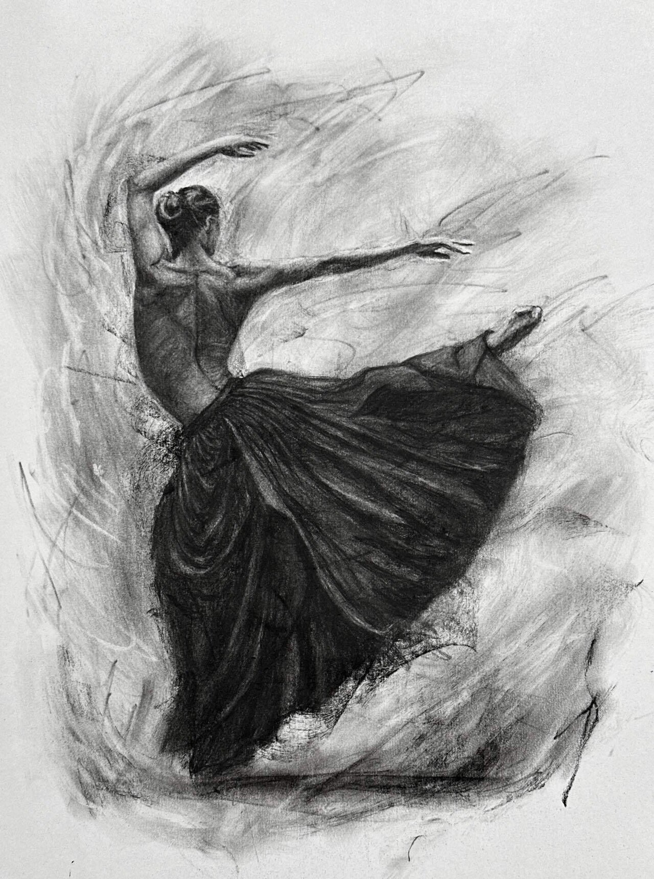 観るだけでは見えないもの 。木炭で描く肖像画が教えてくれたこと