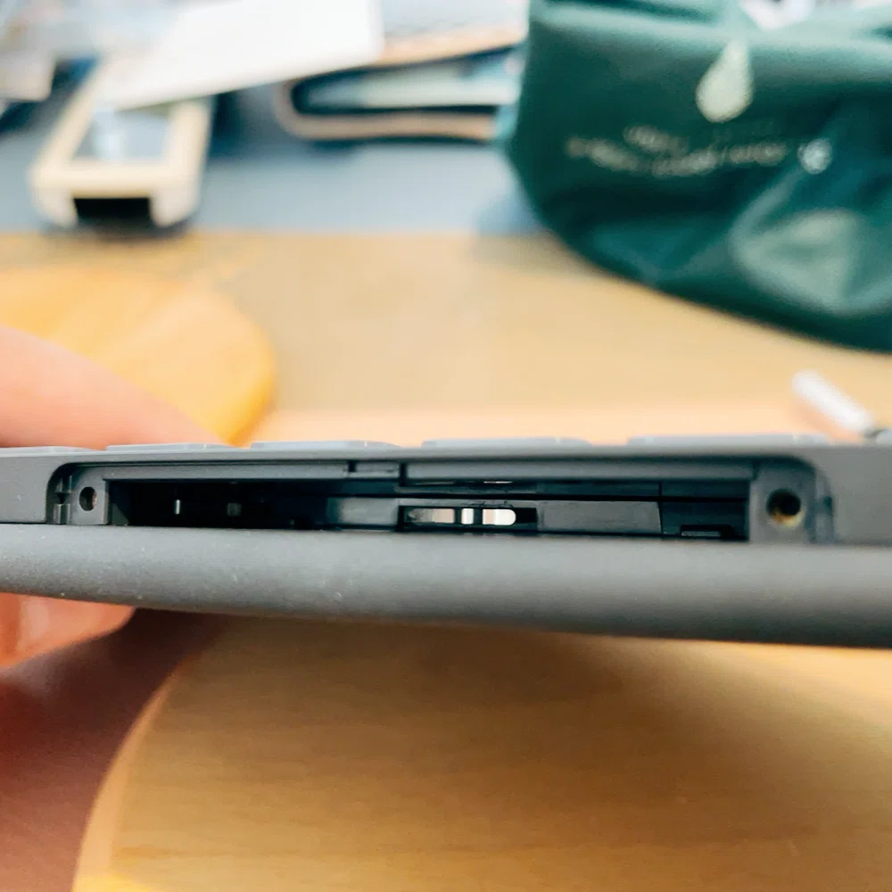 Logicool KEYS-TO-GO 2 for iPad 電池交換ドライバ付 追加レビュー】Keys To Go 2～電池交換編～使用後は電源をOFFにしよう