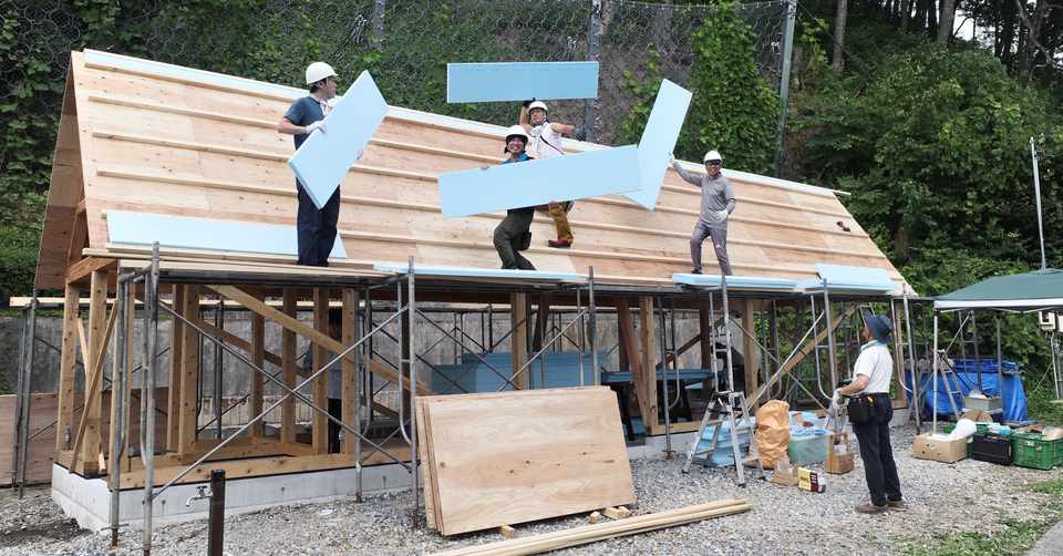 ハーフビルドで小屋を建てる Mountain Hut 施工編 屋根合板 断熱 防水 島田真弓 Note