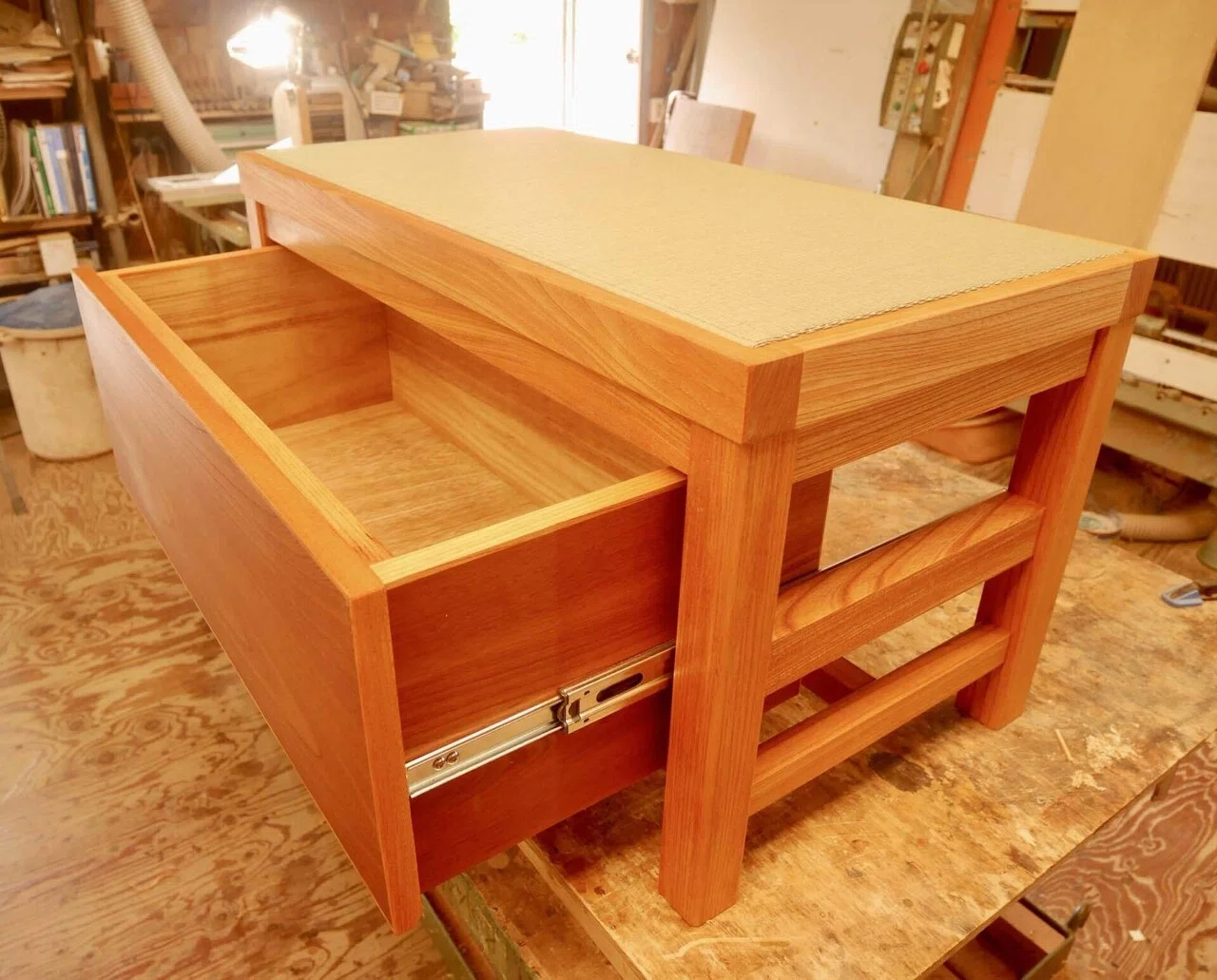 Bench for a temple entrance｜オーダー家具 かなもく