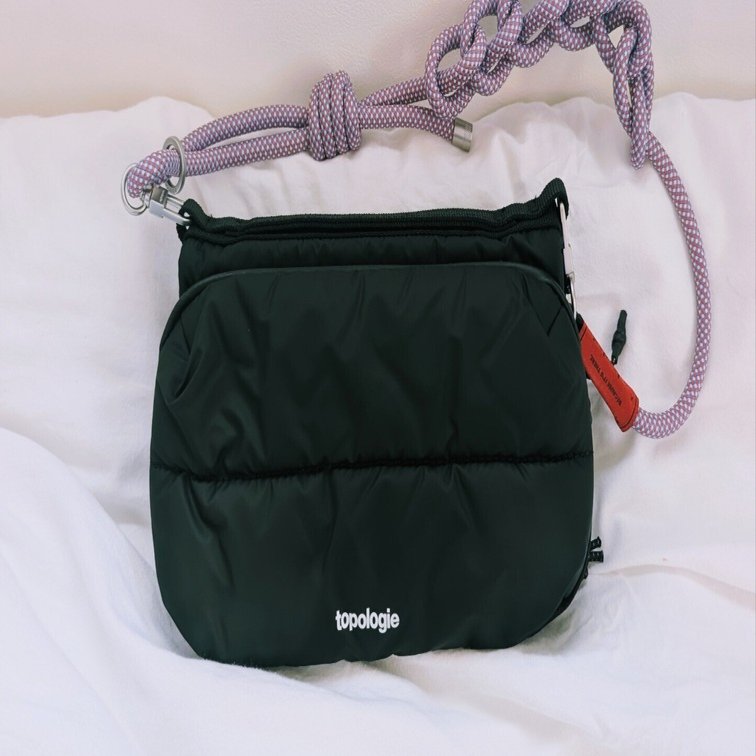 マミー☺︎美品★topologie ブラック サコッシュ　ストラップ とにかく便利！スマホから水筒まで携帯できちゃう〈トポロジー〉の