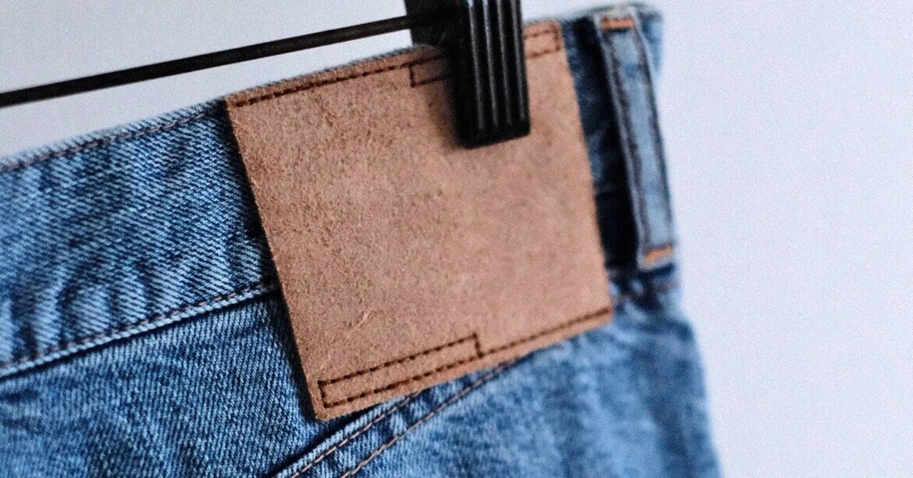 同じ青、違う影 ”phebus WASHI DENIM STRAIGHT PANTS