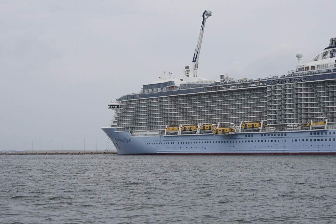 クルーズ客船「スペクトラム・オブ・ザ・シーズ」 Cruise Ship