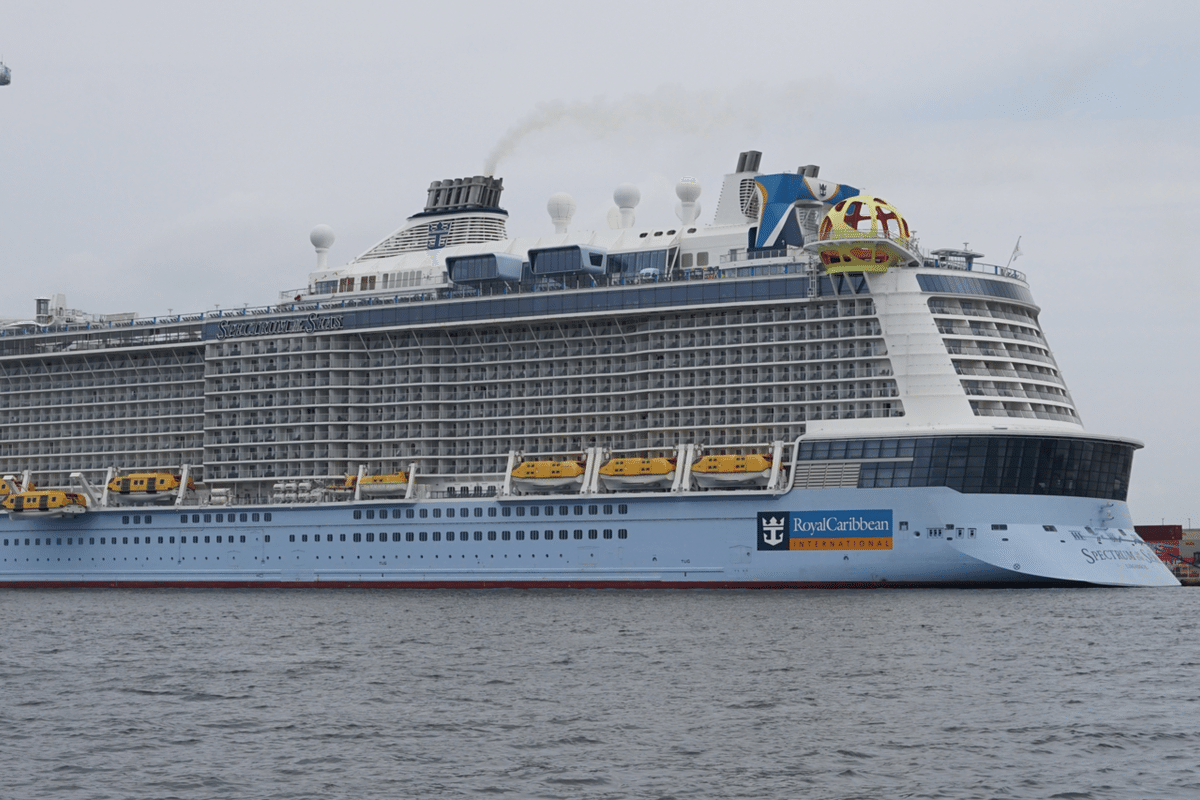 クルーズ客船「スペクトラム・オブ・ザ・シーズ」 Cruise Ship