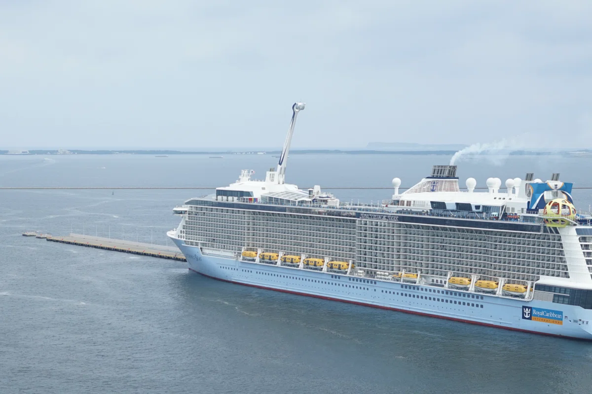 クルーズ客船「スペクトラム・オブ・ザ・シーズ」 Cruise Ship