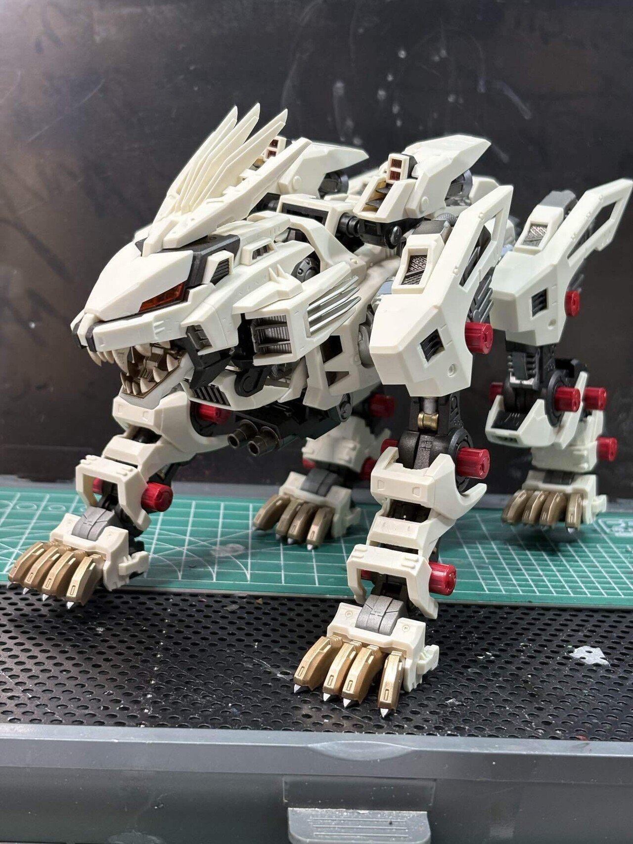 コトブキヤ ゾイド HMM ライガーゼロをフレーム塗装を重点的に