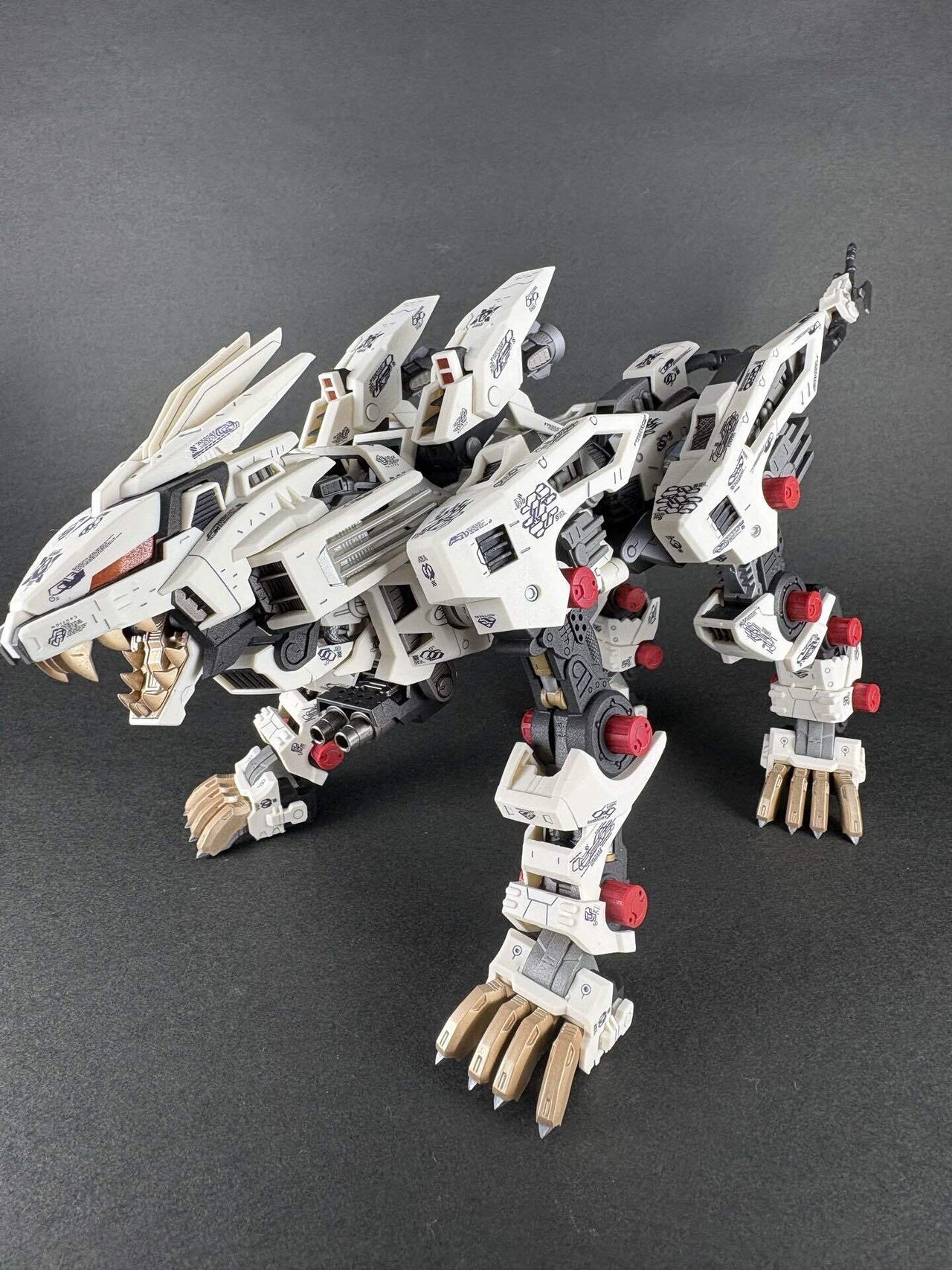 コトブキヤ ゾイド HMM ライガーゼロをフレーム塗装を重点的に