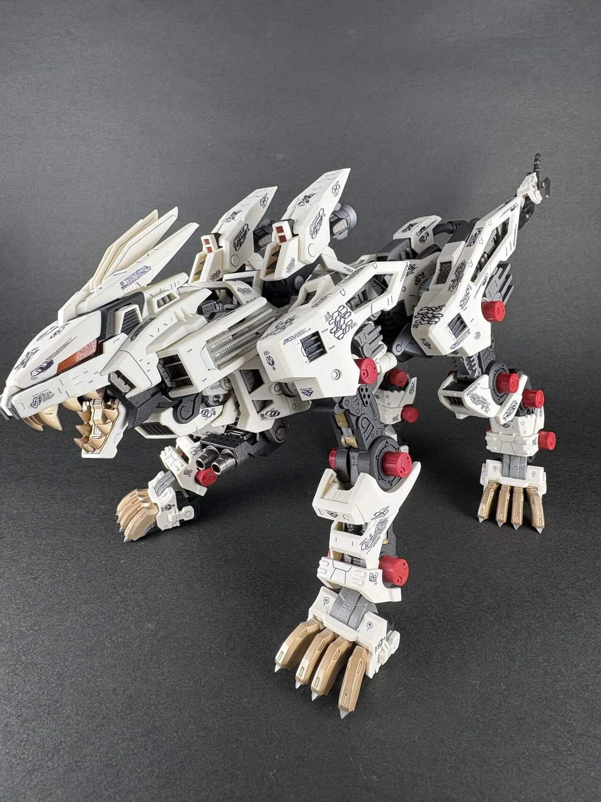 コトブキヤ ゾイド HMM ライガーゼロをフレーム塗装を重点的に仕上げる 