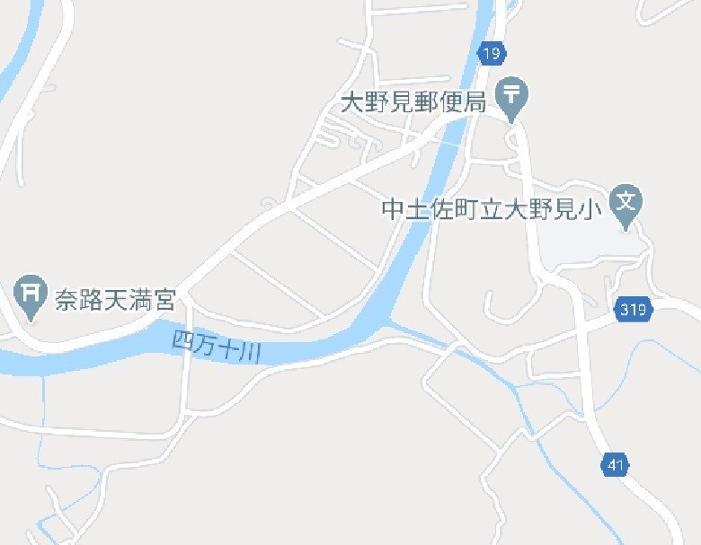 四万十川源流の村でタコスを食べながら翻訳をした 世界でいちばん虚無な場所 翻訳記 菅野楽章 かしわもち 柏書房のwebマガジン Note