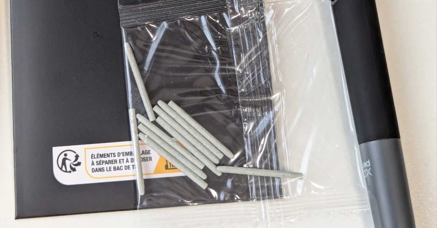 XPPen Artist 22 Plusのペンが滑りまくるのでフェルト芯に交換した