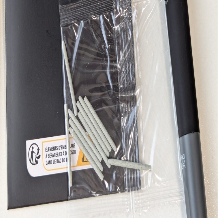 XPPen Artist 22 Plusのペンが滑りまくるのでフェルト芯に交換した