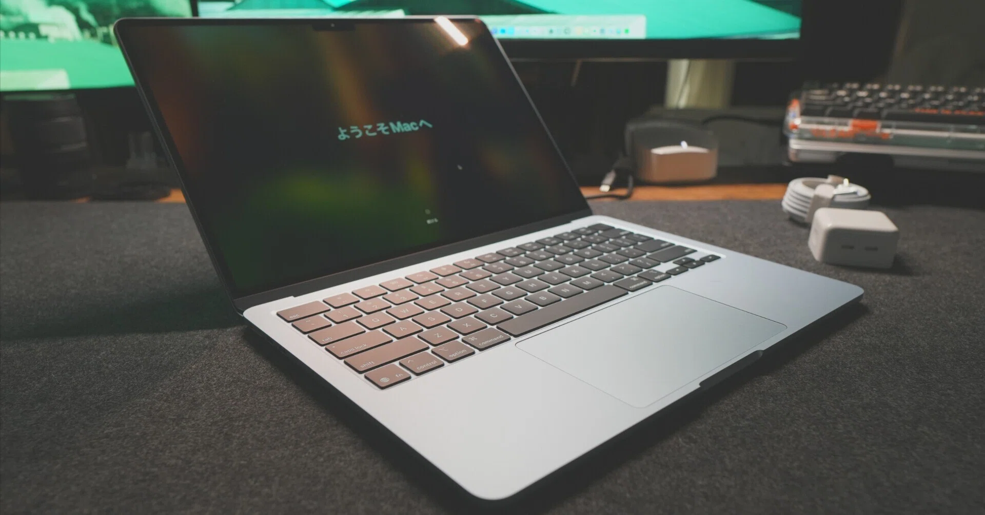 MacBook Air 13インチ シルバー 初期設定中 M4 MacBook Airを買いました | 開封と初期設定｜mudai.log