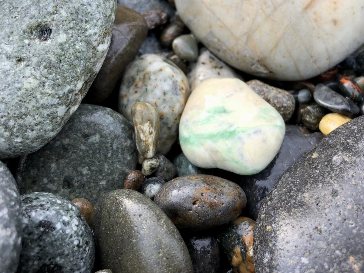 ヒスイ海岸で石を拾ってきた｜NJRecalls