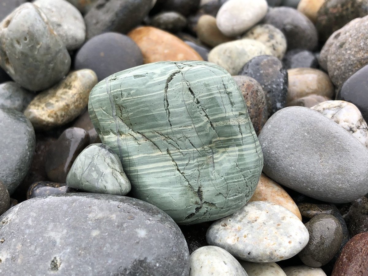 糸魚川翡翠海岸　石　天然物　メノウ　キツネ石　原石　など キツネ石1つで、経験値1をゲットしている。キツネ祭りin糸魚川（翡翠