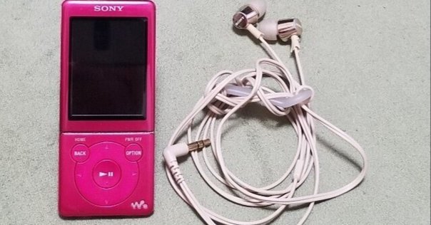 WALKMANスピーカー ウォークマン！スピーカー付き！！まだたないところですが