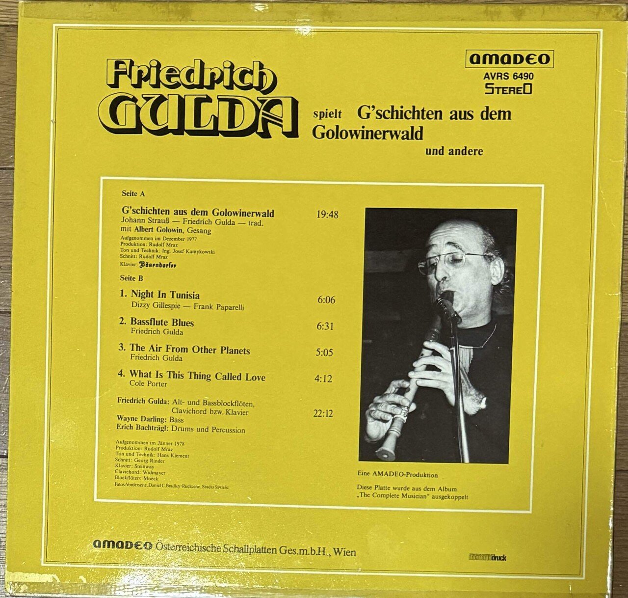 レコードからスマホへ｜休日のレコード室｜Jirorhythm