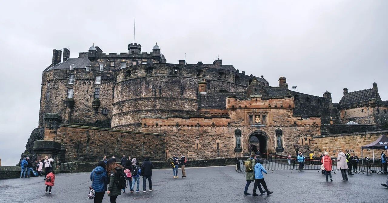 人生初の海外旅行で見た世界】#20🇬🇧🏴󠁧󠁢󠁳󠁣󠁴󠁿 岩の上に造られた
