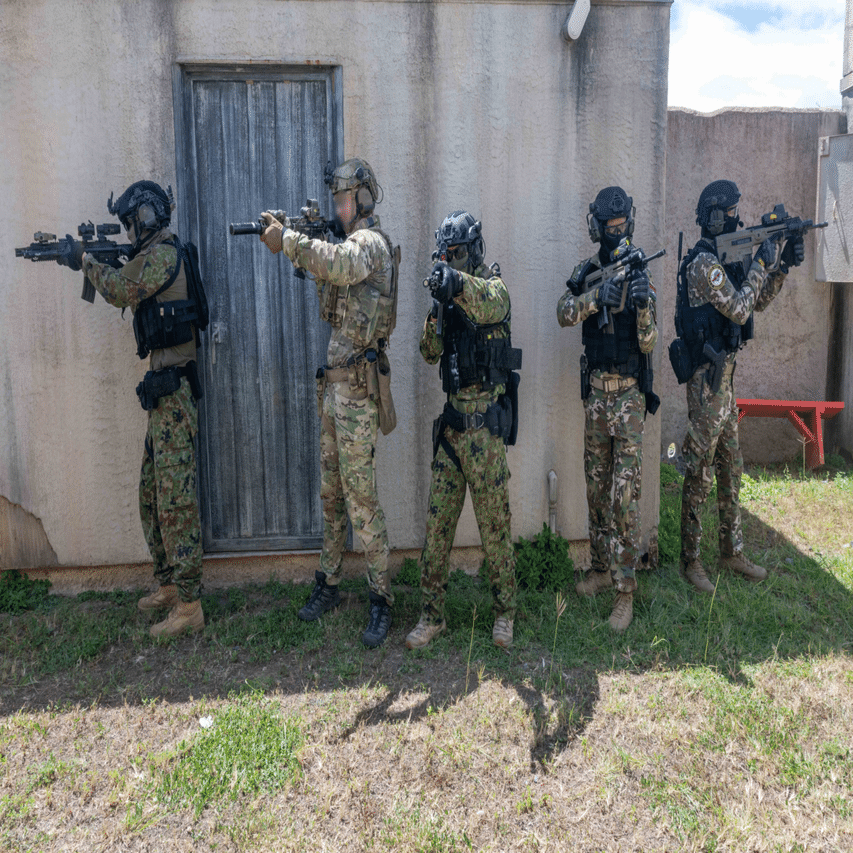 特別警備隊の装備｜フィレオフィッシュ食べ美