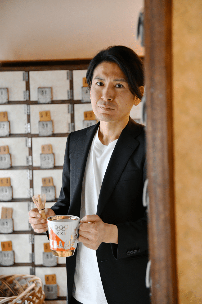 ビジネスチャンスの下駄箱 キミも開けてみないか 給湯室で茶道する人 谷田半休 オフィス和ー歌ー 給湯流茶道 Note