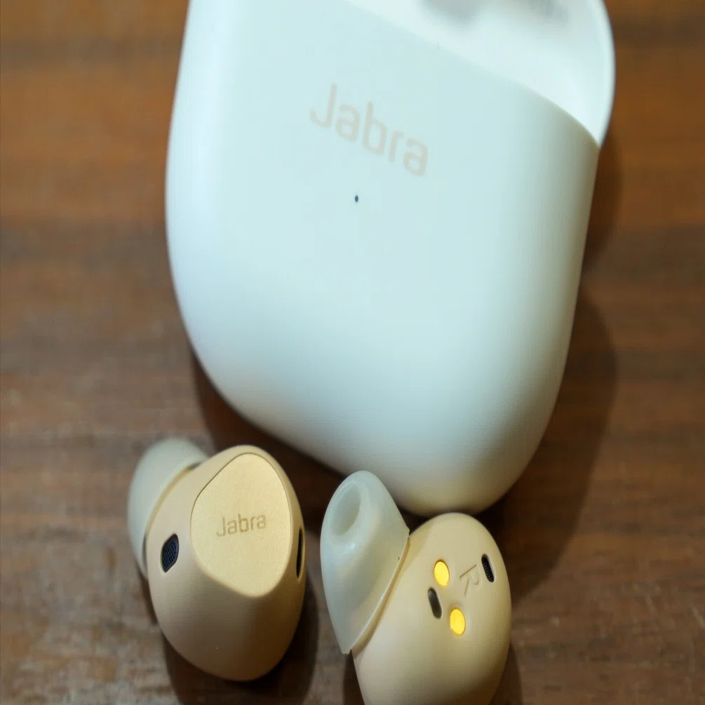 フラッグシップ「Jabra Elite 10」— 業務にも日常にも心地よい一体型