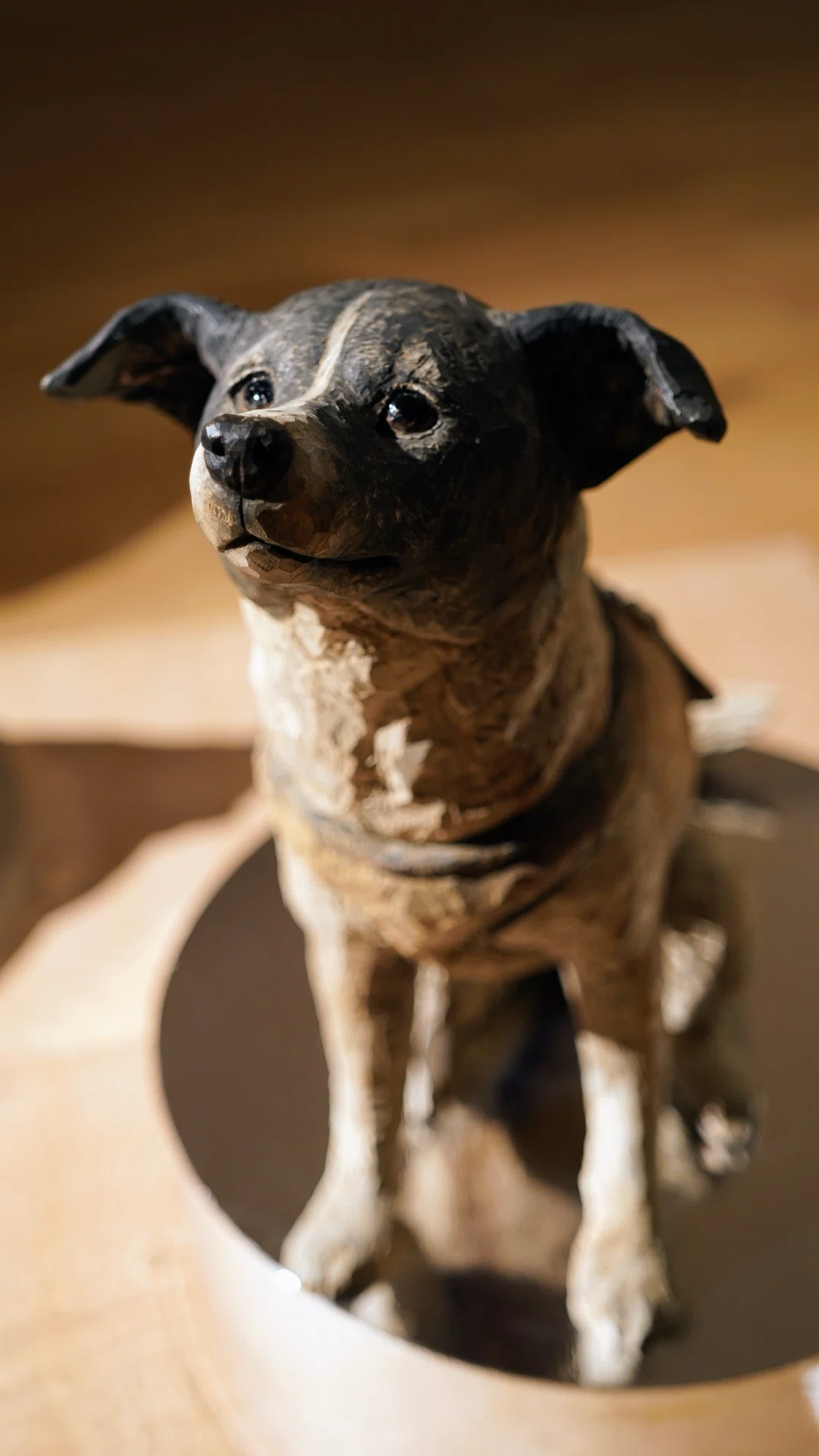 彫刻家はしもとみお作 木彫「ライカ犬」