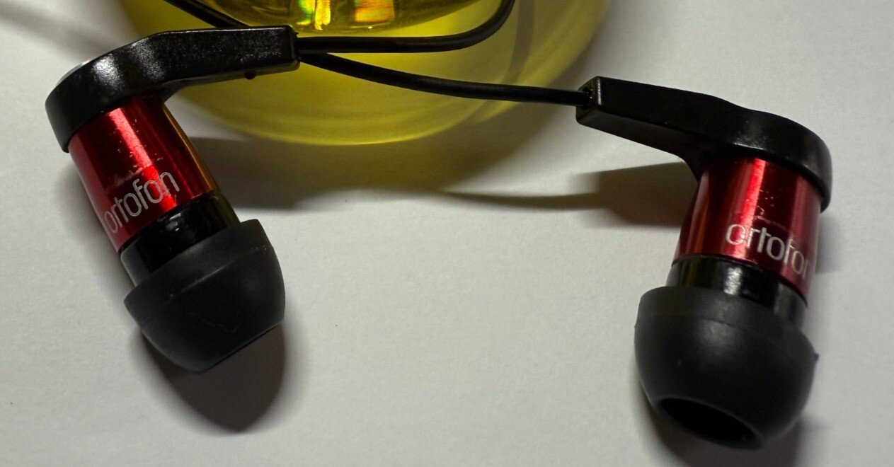 記事修正】原稿作成ツール「オルトフォン」のイヤホン｜シライワマサトモ