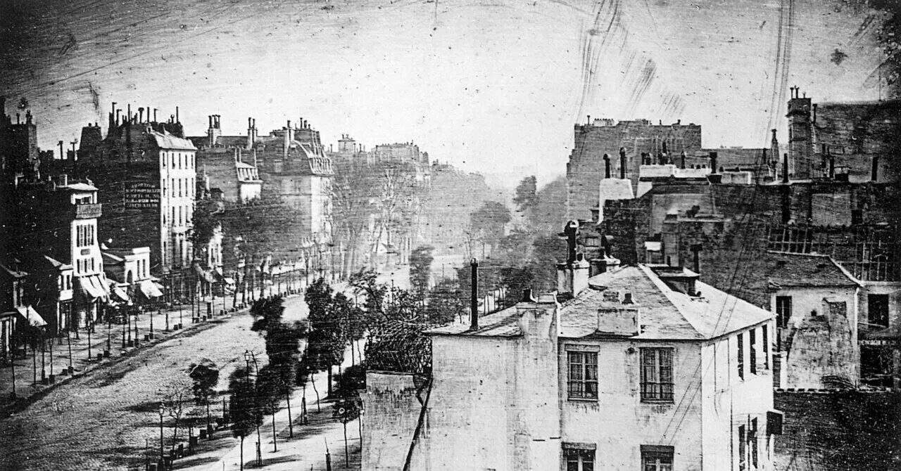 KunstFotografie　ビンテージ写真　1839年～1945年までの写真 世界で初めて人物が写った写真【世界初。シリーズ#9】｜Beyond Times