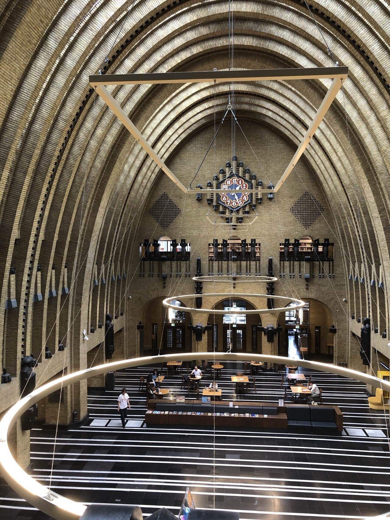 オランダの本のある場所(ときどきミッフィー)を巡る旅 ①／⑤