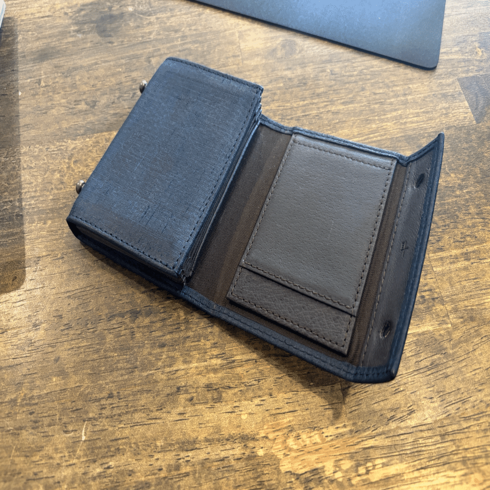 エムピウ ミッレフォッリエ2 P25 クアドレッティ ネイビーの経年変化