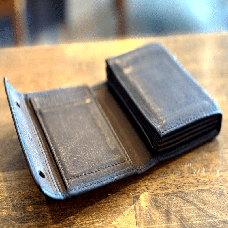 エムピウ ミッレフォッリエ2 P25 クアドレッティ ネイビーの経年変化