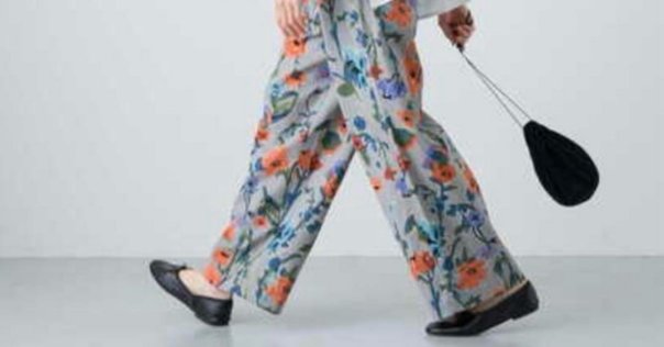 パンツ AURALEE SILK SUMMER TWEED SLACKS 個人的に今季のスタイルには必須のスラックス。【AURALEE】から