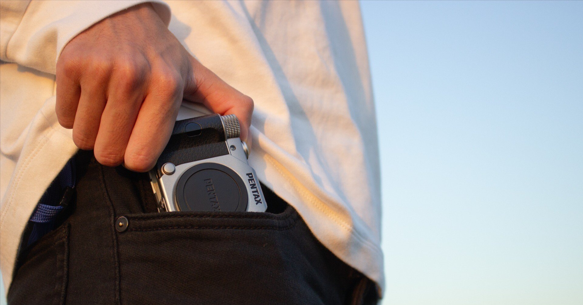 ポケットサイズのミラーレスカメラ、PENTAX Q-10｜たぬきふとん