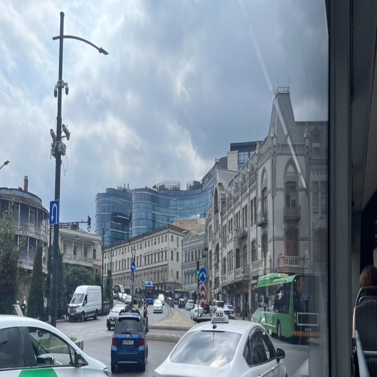 トビリシの便りvol.3「謎のコイン見せびらかし外国人」｜ハル