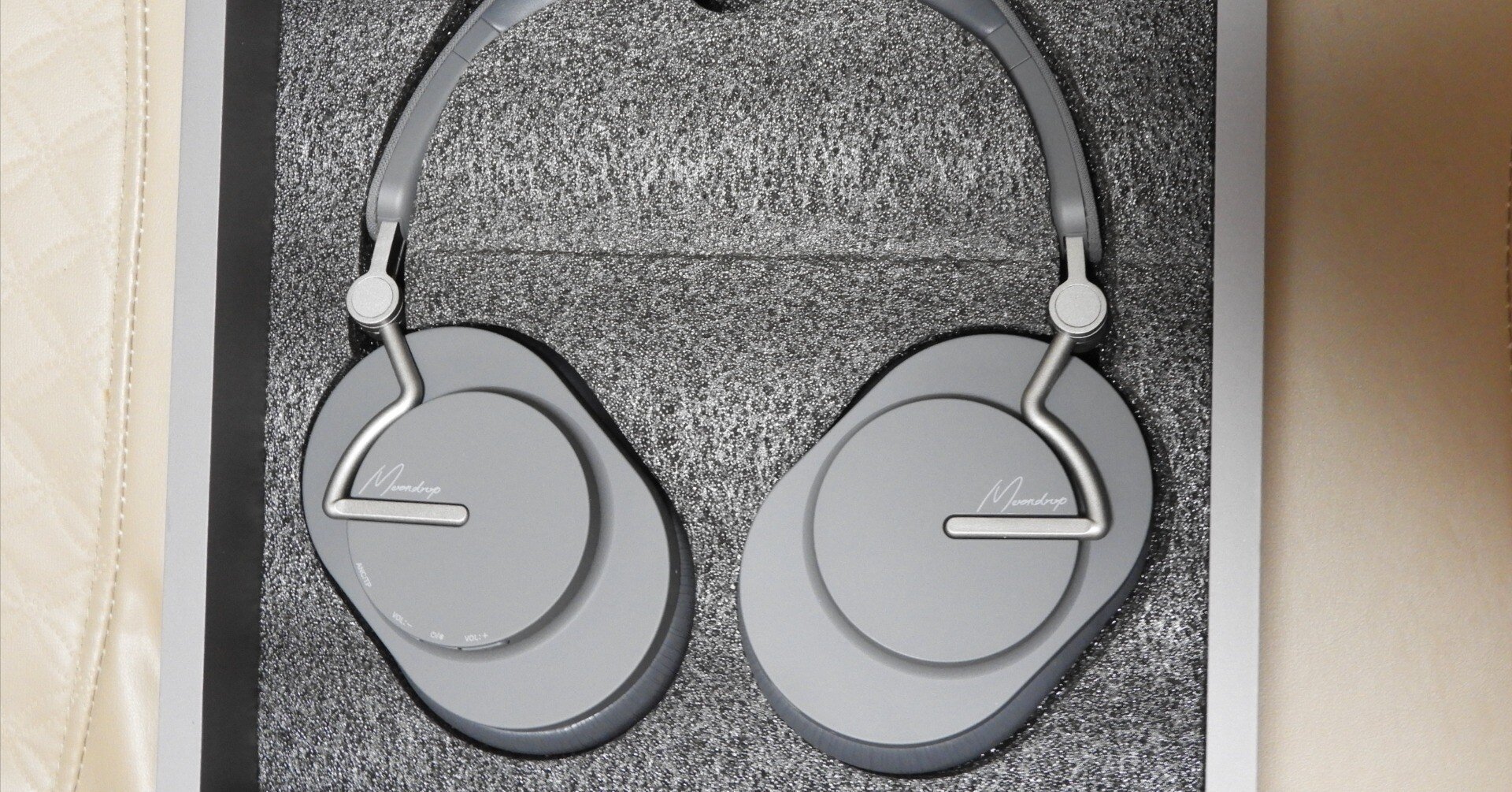 最終値下げ　早い者勝ち！！ほぼ新品　moondrop edge グレー Moondrop EDGEを手に入れたぞ！｜犬井薫