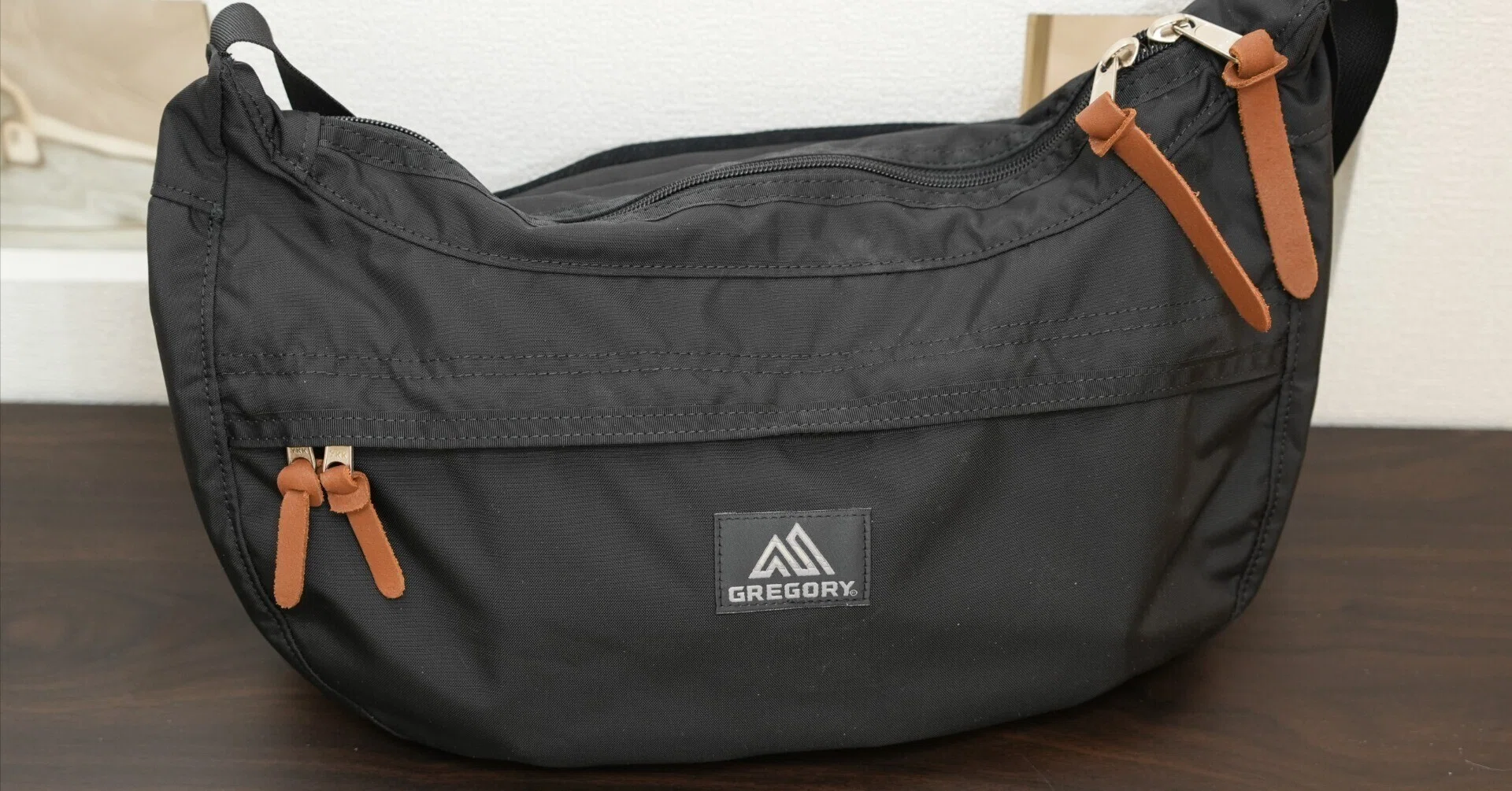レビュー】Gregory「サッチェルM」ショルダーバッグ — 機能性 × タウン 