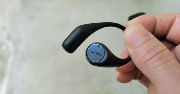 オープンイヤー型ワイヤレスイヤホン Soundcore C30i クリアブラック 31oBM05hNBL.jpg_BO30,255,255,