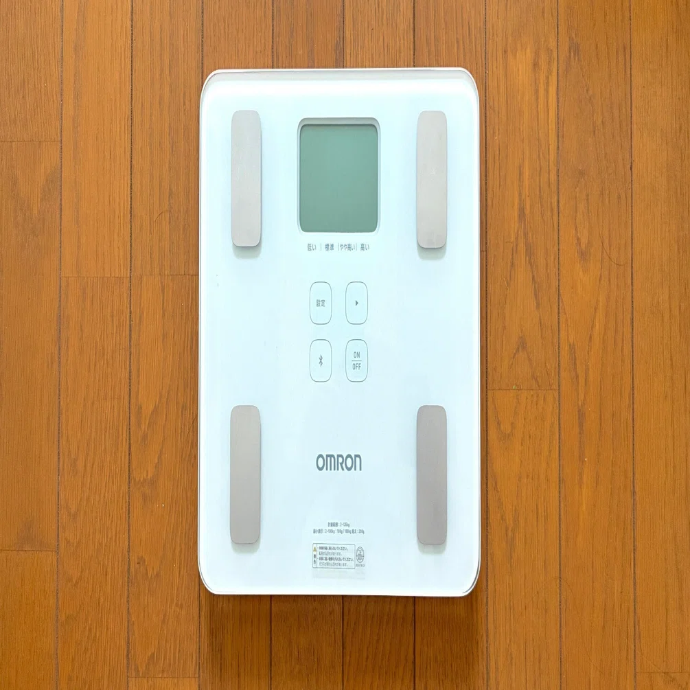 オムロン 体重体組成計 HBF-230T-SWをレビュー！スマホ連動がうれしい