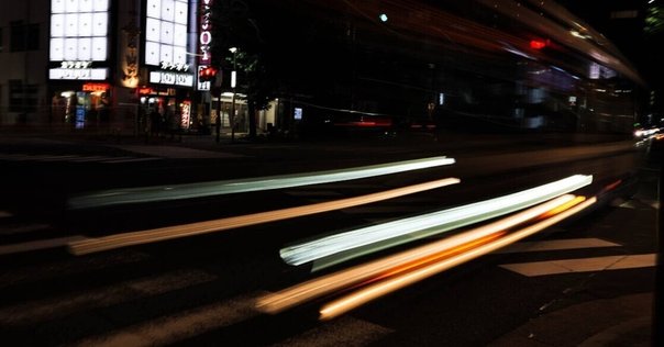 ChatGPTと跳ねる｜「シャーロット・コットン『写真は魔術―アート