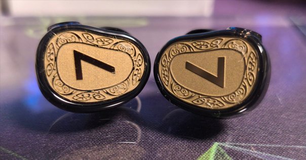 イヤホン Aur Audio Neon Pro 感想】AüR Audio Neon Pro｜オー豚太郎