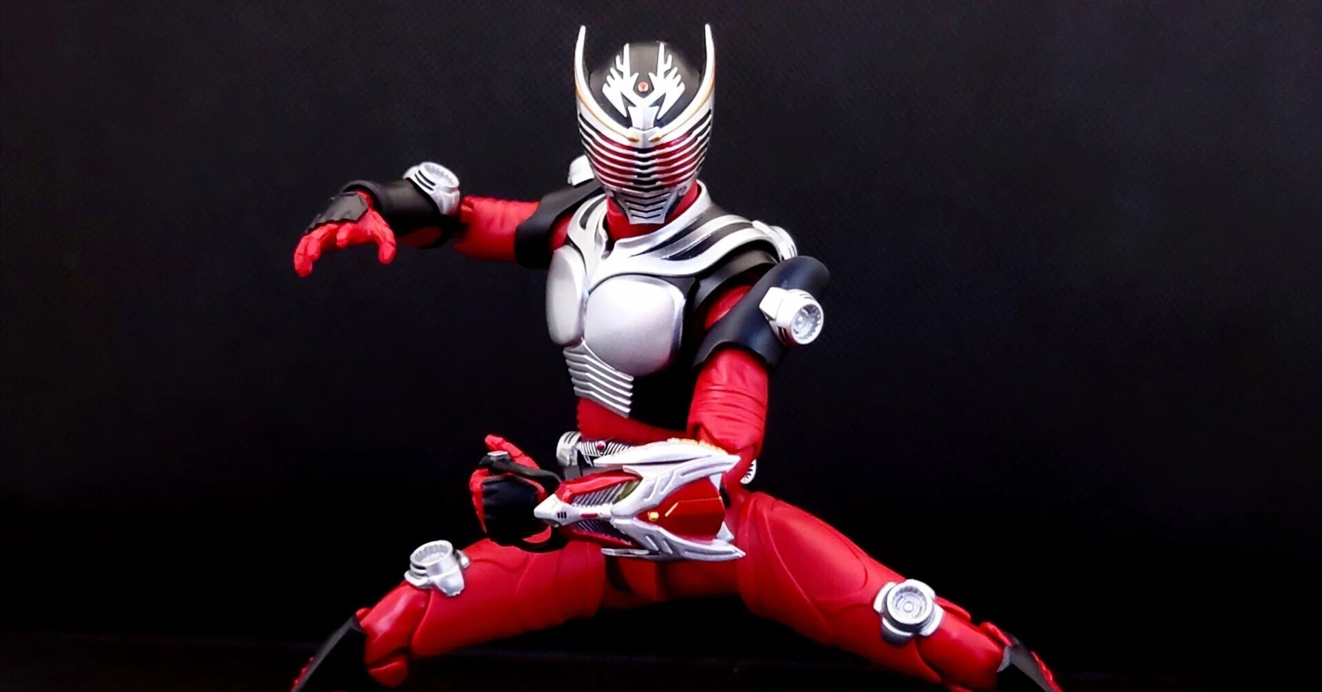 S.H.Figuarts(真骨彫製法)仮面ライダー龍騎 レビュー|こすもす S.H.Figuarts(真骨彫製法)仮面ライダー龍騎 レビュー|こすもす