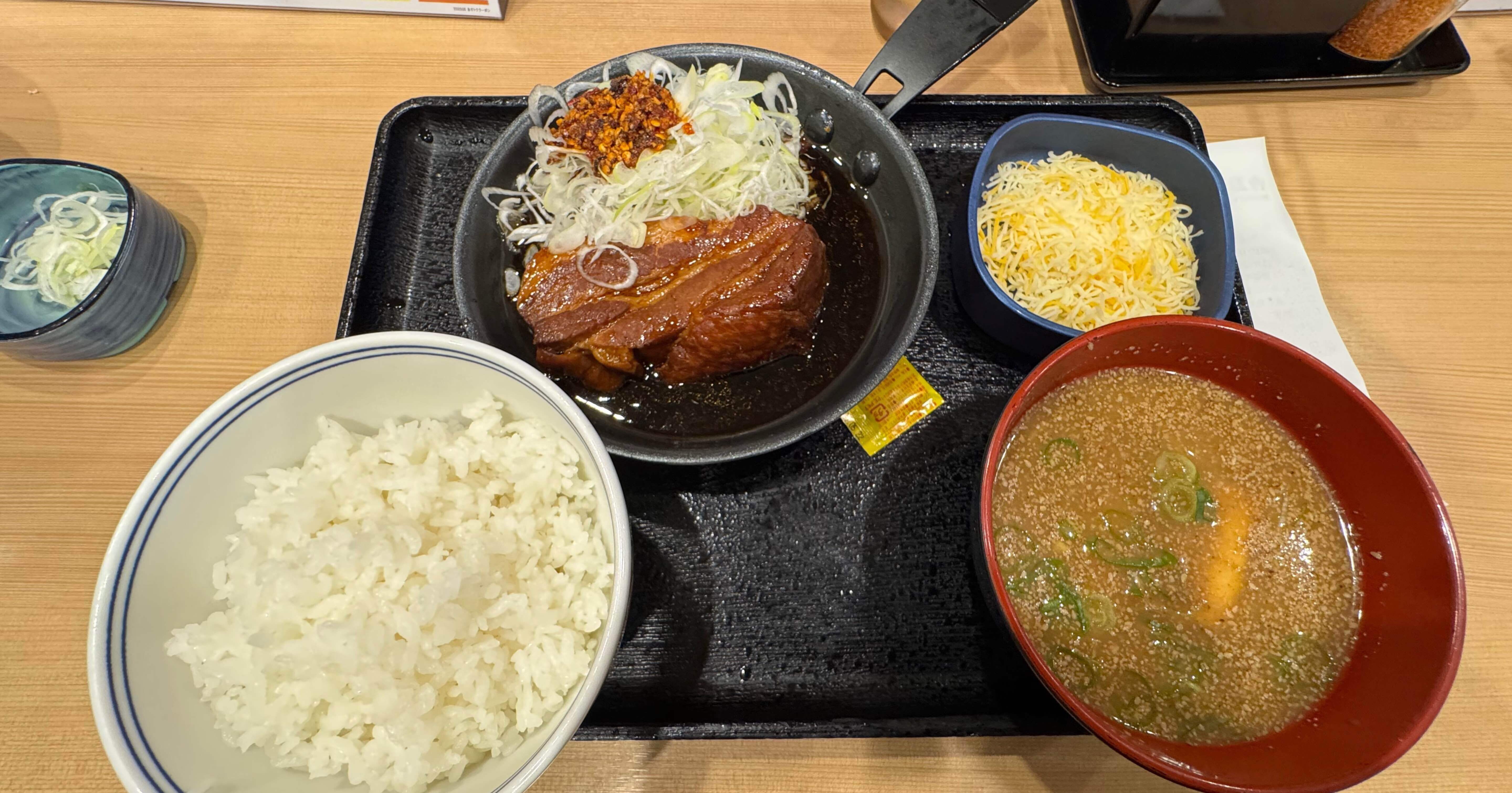 サイドメニューを間違えた？厚切り豚角煮定食｜福田博之