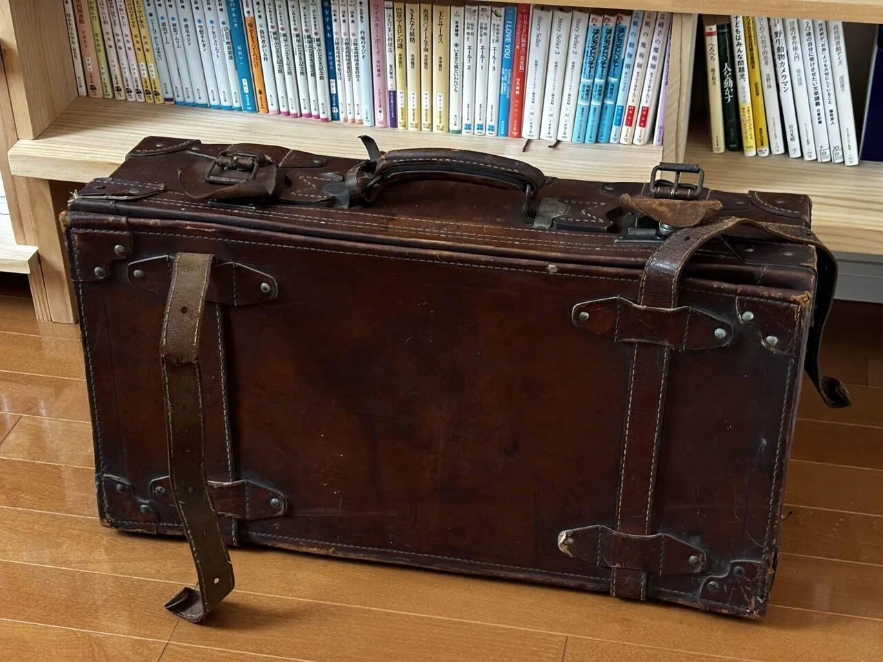 ロマン工作！革トランクの本棚を作りました。 【本屋さんまであと何歩