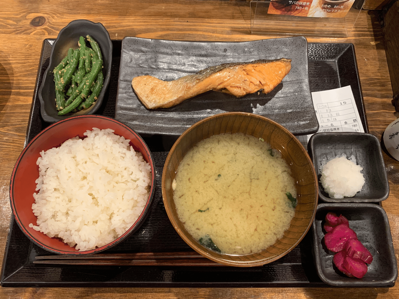 神田のしんぱち食堂の厚切り銀鮭定食 桔梗の花 도라지 Note