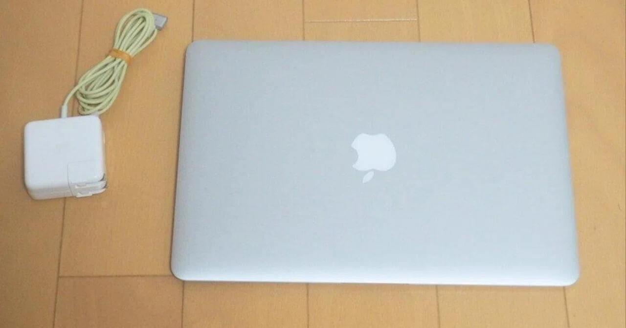 本日見つけた意外なレアモン!】MacBook Air 13インチ Early 2015 (4G
