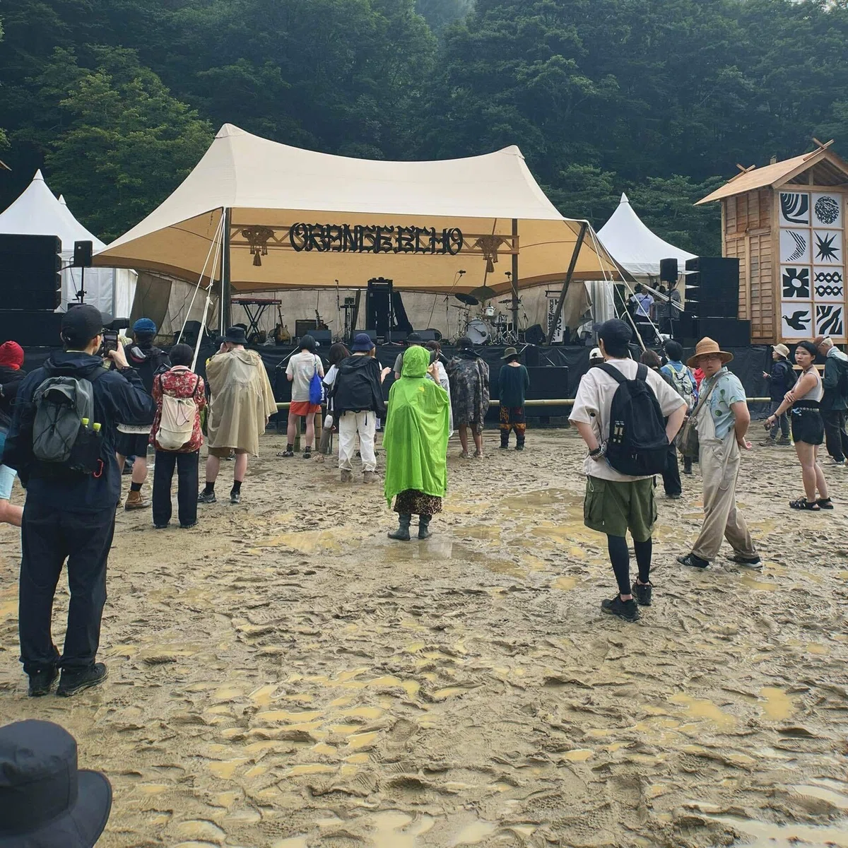 泥だらけのORANGE ECHOの写真