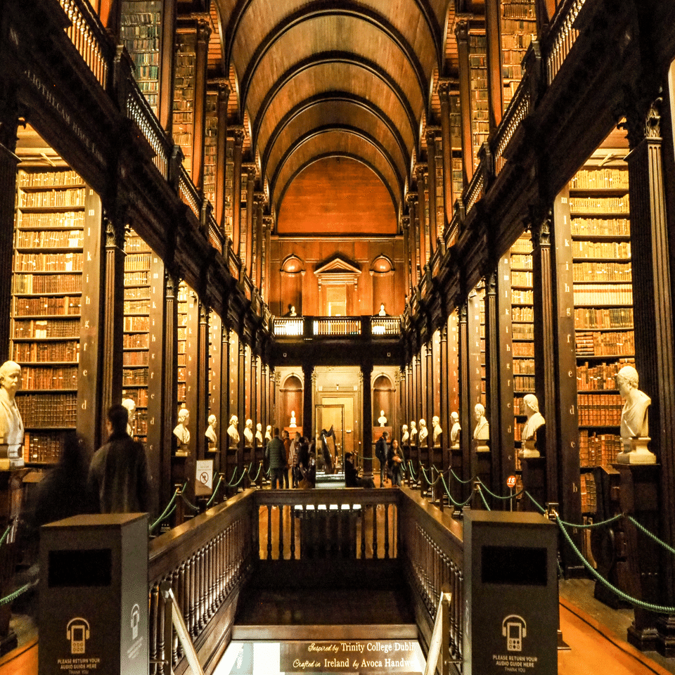 ケルズの書 : ダブリン大学トリニティ・カレッジ図書館写本 世界一美しい本が見られるトリニティカレッジ図書館に行ってみた